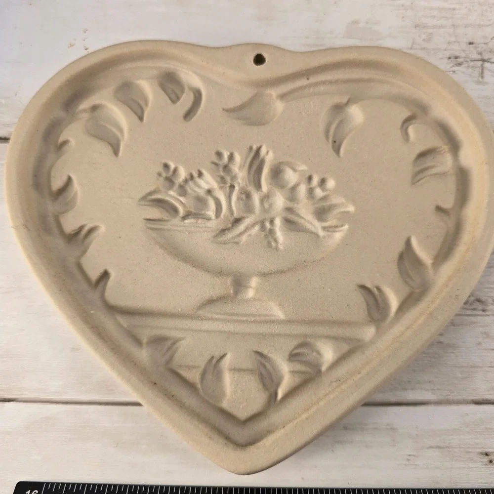 Pampered Chef‎ Family Heritage Heart Cookie Mold Set 1998 1999 Stoneware USA